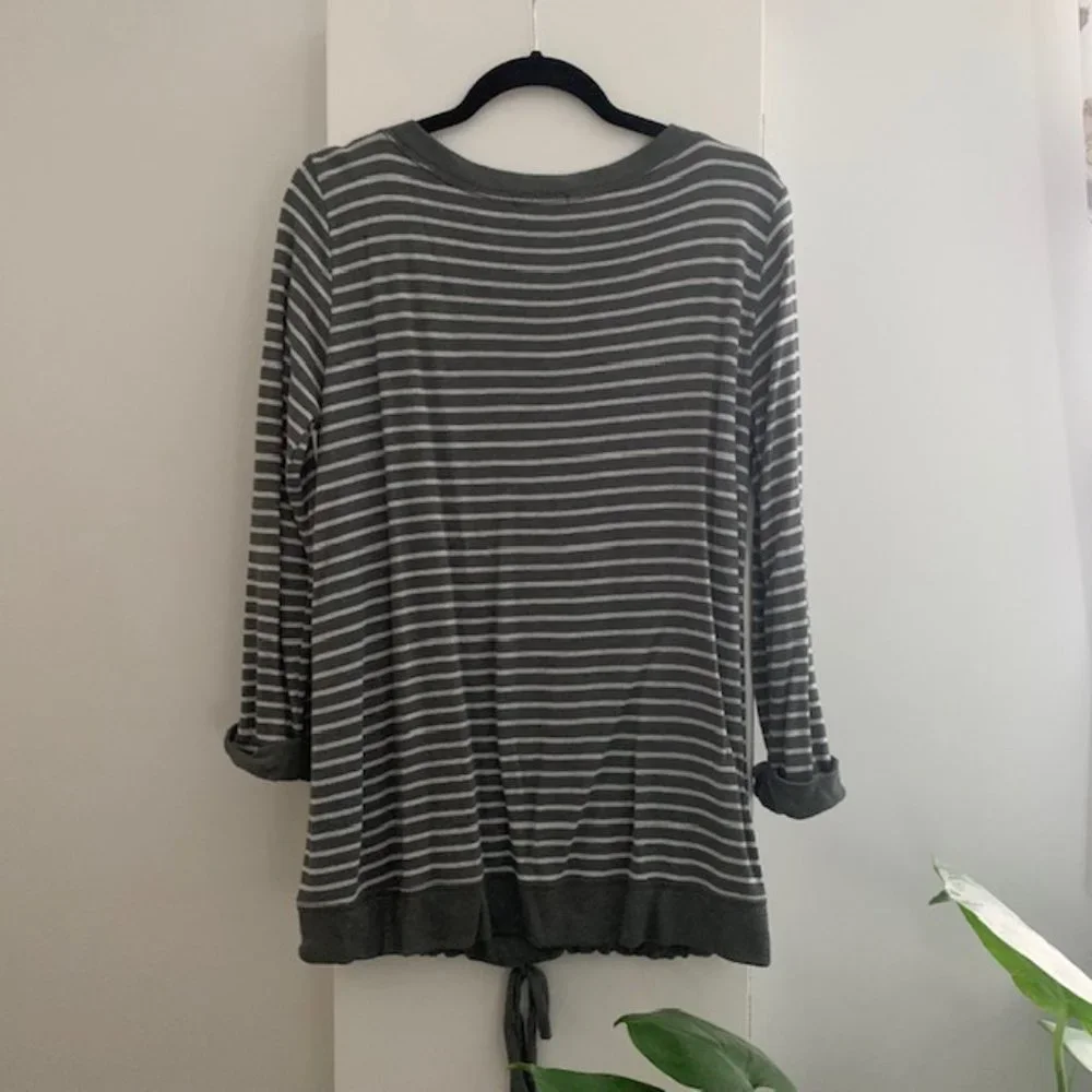 Pink Clover Womens Top - Picture 2 of 3